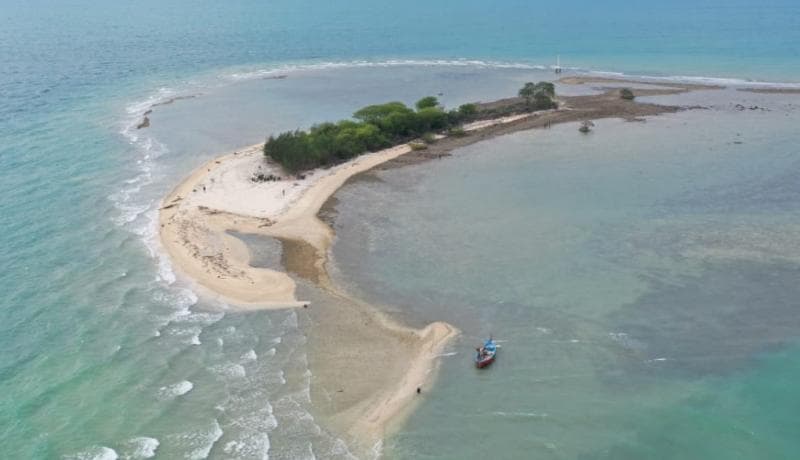 Pulau Gede di Rembang, cantik namun rentan hilang karena abrasi. (Rembangnews)