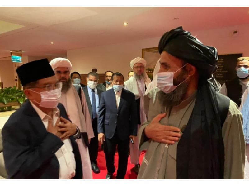 Jusuf Kalla saat bertemu dengan pimpinan Taliban. (Antara/HO-Tim Media JK)