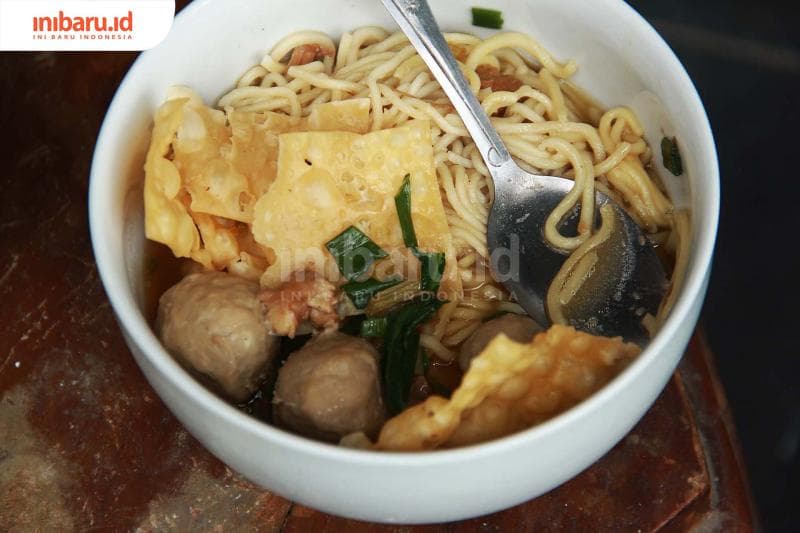 Beberapa bagian makanan sering diperlakukan istimewa. Bakso yang berukuran besar, misalnya. (Inibaru.id/ Triawanda Tirta Aditya)<br>