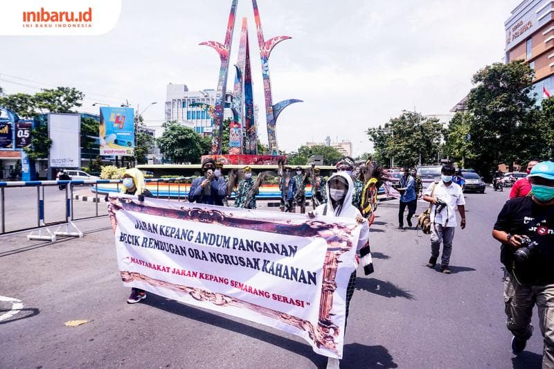 Longmarch di Jalan Pahlawan. (Inibaru.id/ Audrian F)<br>