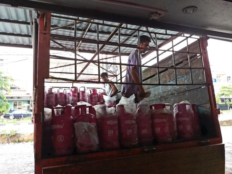 Tabung gas Brightgas pink akan menggantikan tabung gas 12 kg dari pasaran. (Twitter/PT_KrangganBiru)