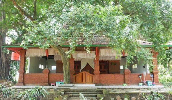 Makam Ki Rogo Moyo, ulama yang dipercaya menyebarkan agama Islam di Kaliwungu sekaligus maestro rumah Adat Kudus. (Rabo Sipan)