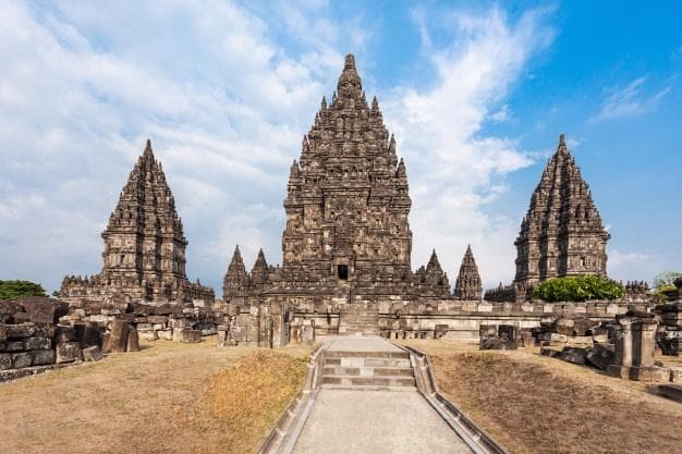 Candi Prambanan selama ini dikenal sebagai salah satu peninggalan Wangsa Sanjaya. (Freepik)