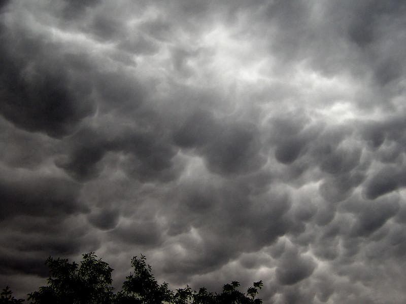Awan yang menandakan akan terjadi angin kencang. (Flickr/Jason Hunter)