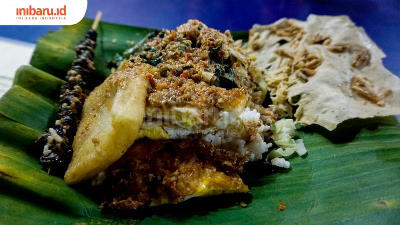 Pecel murah di kereta yang tampilannya khas sekali. (Inibaru.id/ Audrian F)<br>