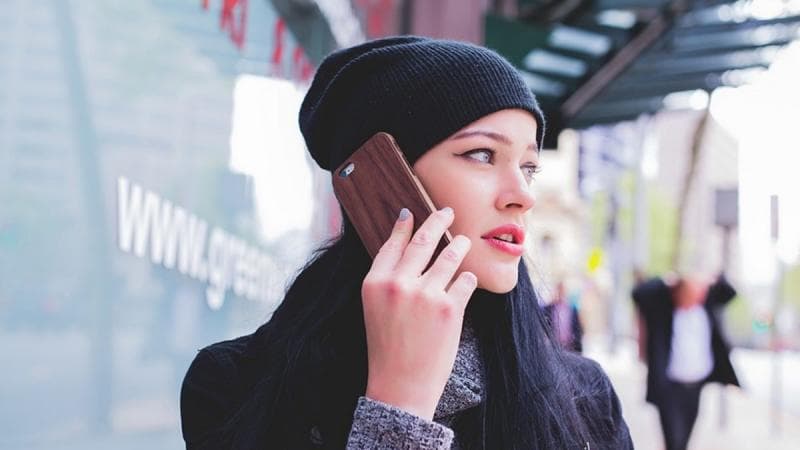 Kok Bisa Sih Bilang 'Halo' Saat Angkat Telepon? Begini Sejarahnya