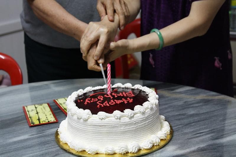 Perayaan ulang tahun justru jadi momok bagi orang Indonesia. (Flickr/

Cheon Fong Liew)