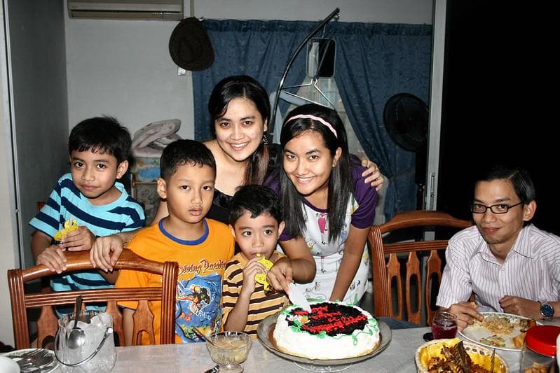 Perayaan ulang tahun jadi pengingat masih ada keluarga atau teman yang peduli. (Flickr/Mohd Fazlin Mohd Effendy Ooi)