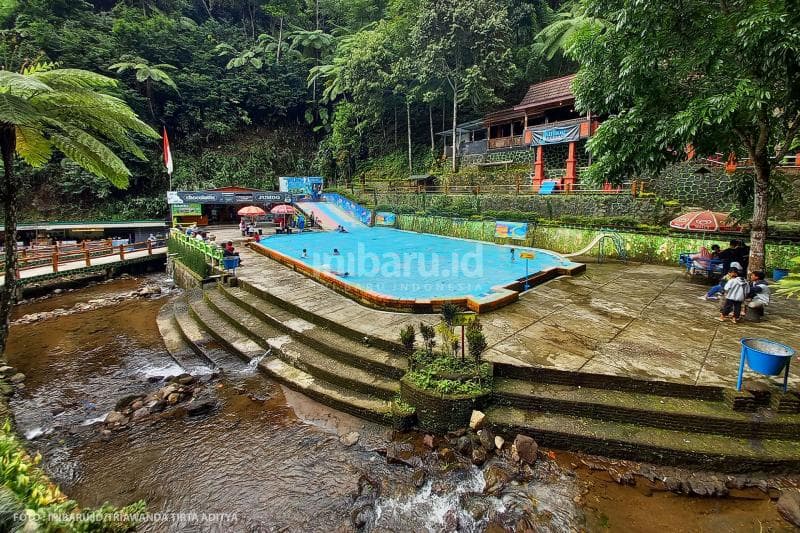 Ada wahana dan kolam renang untuk anak-anak dan dewasa.<br>