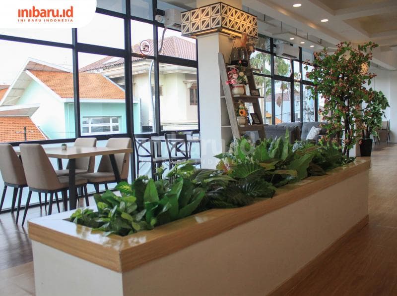 Tanaman hijau yang menyegarkan bikin betah. (Inibaru.id/ Audrian F.)