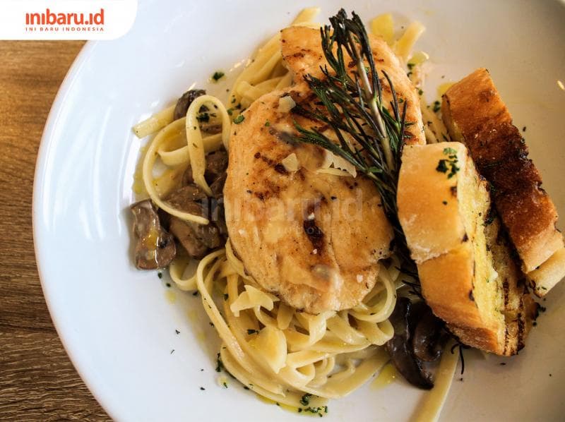 Fetuccine Chicken Rosemary yang creamy. (Inibaru.id/ Audrian F.)