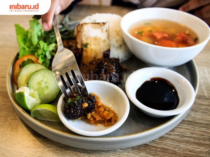 Iga di Acacia empuk banget! (Inibaru.id/ Audrian F.)