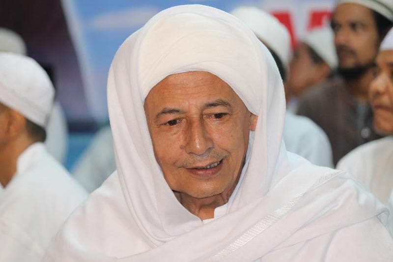 Habib Lutfi bin Yahya memberikan komentar soal perilaku Habib. (Muslim Obsession)<br>