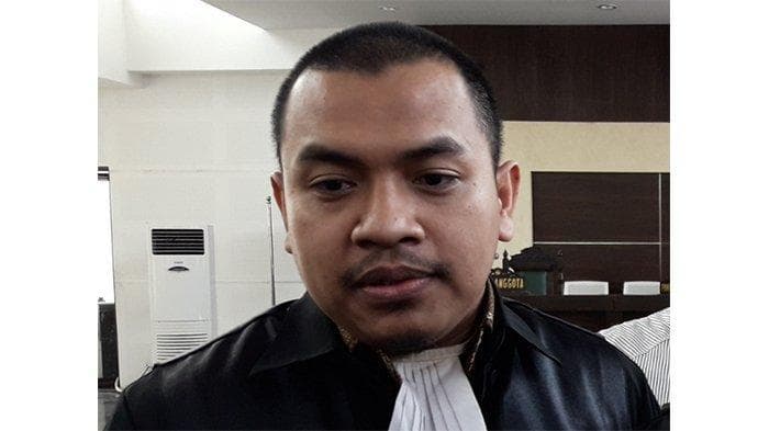 Kuasa Hukum Habib Rizieq, Aziz Yanuar membenarkan adanya rombongan TNI yang ke markas FPI. (Tribun Jabar)<br>