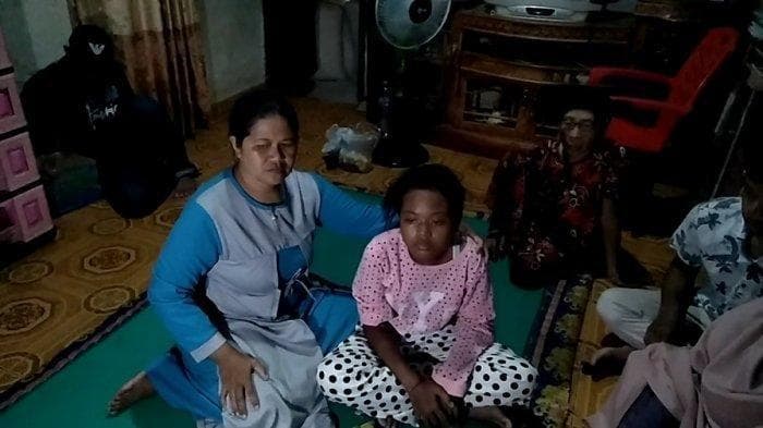 Ririn Indrianti Amran, bocah yang tiba-tiba kehilangan penglihatannya. (Tribuntimur/Sayyid)