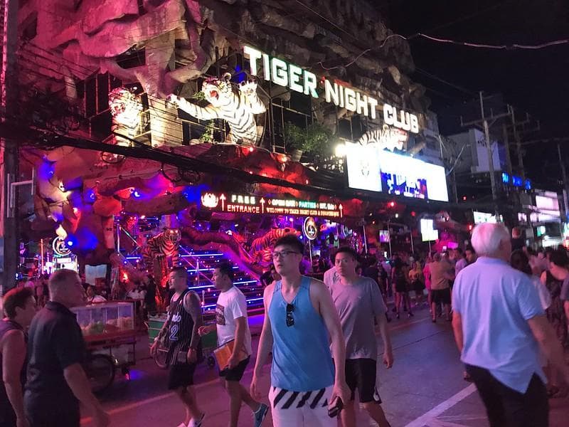 Kehidupan malam di Pattaya. (Flickr/shankaronline)