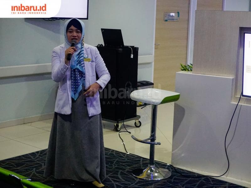 Dr. Aslani Threestiana Sari memberikan imbauan mengenai virus korona. (Inibaru.id/ Audrian F)<br>