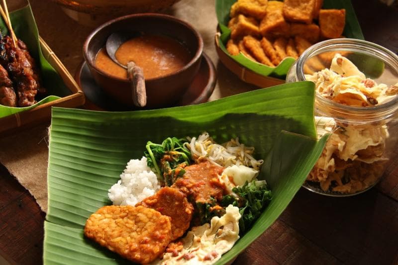 Sering ketemu pincuk saat makan pecel. (Pegipegi)