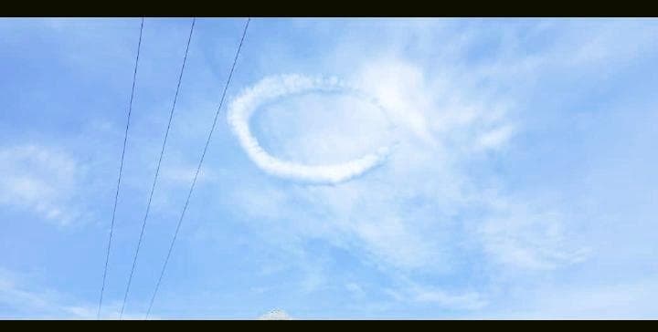 Awan berbentuk cincin di Kediri. (Twitter/Jogja_Uncover)