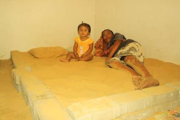 Bukan karena nggak mampu beli kasur, tapi karena punya sejumlah manfaat. (Haqi Achmad/ACI/DetikTravel)