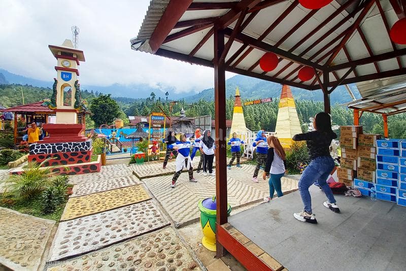 Senam di tempat sejuk dengan latar menawan seperti ini boleh juga.<br>