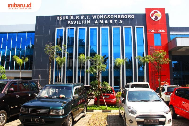 RSUD KRMT Wongsonegoro overload. (Inibaru.id/ Triawanda Tirta Aditya)<br>