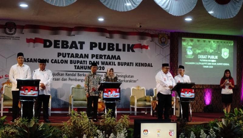 Debat Publik Putaran Pertama Pilkada Kendal 2020. Kontestasi pemilihan bupati di Kendal diwarnai isu bernada hoaks di media sosial hingga hari pemilihan 9 Desember kemarin. (Krjogja/Unggul Priambodo)
