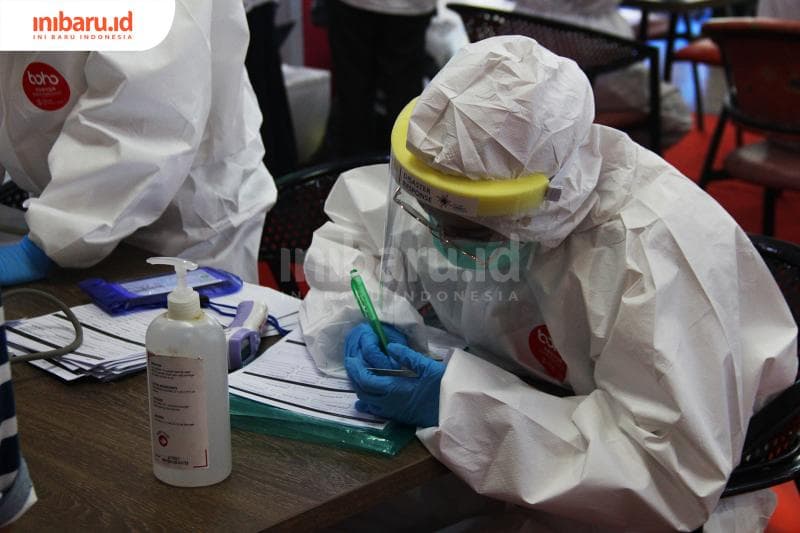Ilustrasi - Nakes tetap jadi prioritas. (Inibaru.id/ Triawanda Tirta Aditya)<br>