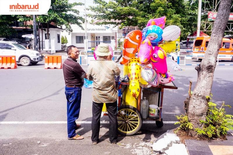 Di tempat dia biasa berdagang terompet di Jalan Ahmad Yani. (Inibaru.id/ Audrian F)