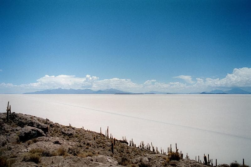 Salar de Uyuni sangat luas dan indah. (Flickr/Jen Morgan)