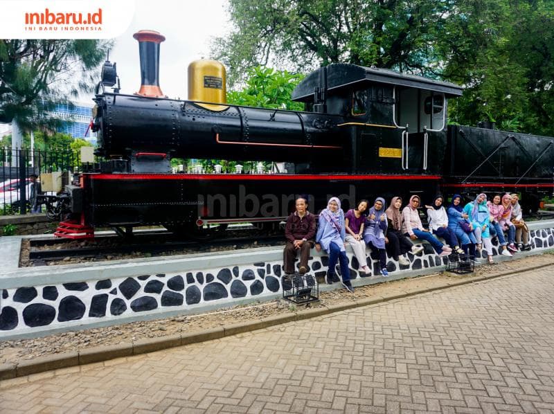 Monumen kereta api di Lawang Sewu. (Inibaru.id/ Audrian F)<br>
