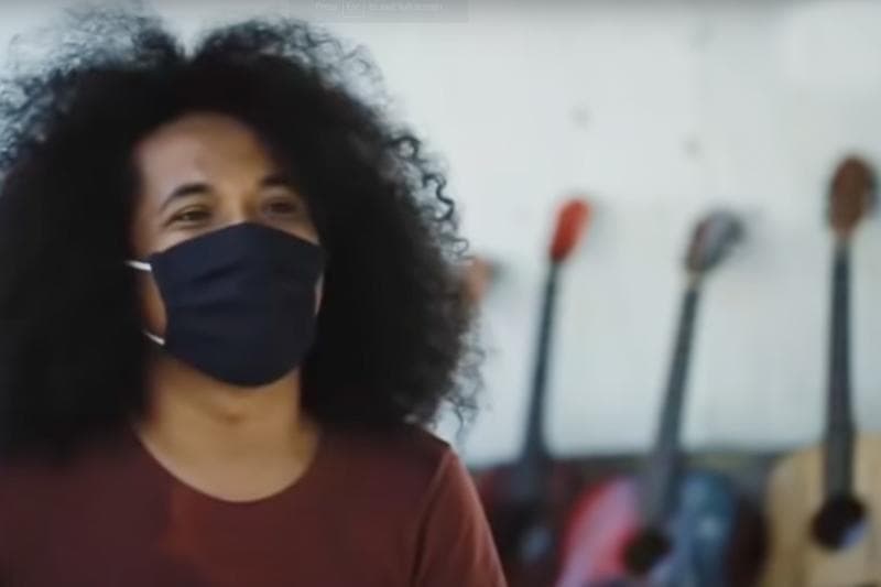 Andi Charisma mengajak move ono penyintas bencana alam. (Dok. Metro TV)<br>