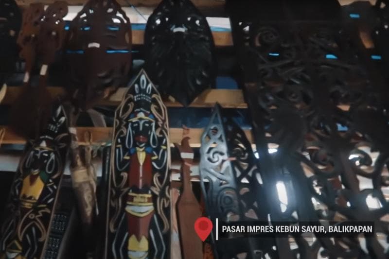 Bebagai pernak-pernik yang dijual di Pasar Impres bisa kamu beli secara daring.&nbsp;(Tim Ekspedisi Bakti untuk Negeri)