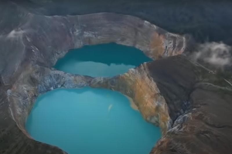 Nggak semua wilayah di kawasan Taman Nasional Kelimutu terjangkau internet. (Dok. Youtube Metro TV)