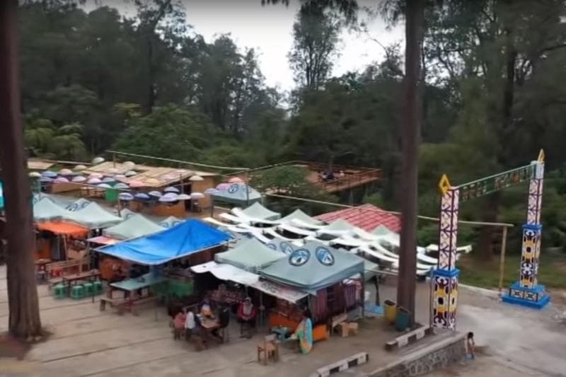 Di kawasan oarkiran dan oleh-oleh, oengunjung bisa menikmati internet.&nbsp;(Dok. Youtube Metro TV)