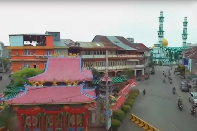 Di Singkawang, tempat ibadah saling berdekatan. (Dok. Metro TV)<br>