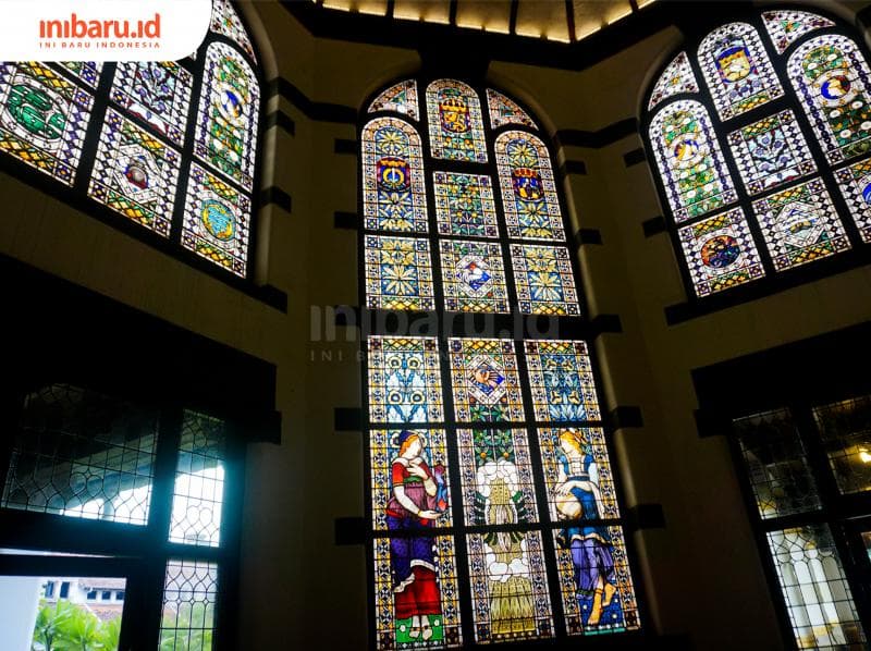 Lukisan kaca patri Lawang Sewu memiliki banyak makna<br>