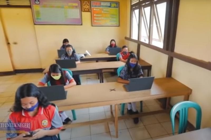 Swluruh siswa di Landak sudah dapat mengikuti ujan tulis berbasis komouter.&nbsp;(Dok. Tim Ekspedisi untuk Negeri)