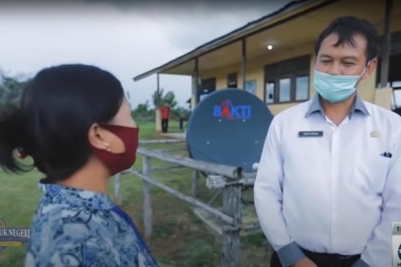 Nggak hanya bergunabagi pendidika, internet di Landak juga membantu urusan pemerintahan.&nbsp;(Dok. Tim Ekspedisi untuk Negeri)