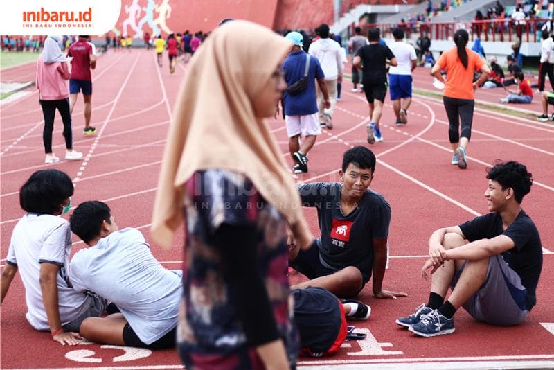 Warga di Kota Semarang beraktivitas tanpa mengenakan masker di Tri Lomba Juang, Kota Semarang, Rabu (6/1/2021). (Inibaru.id/ Triawanda Tirta Aditya)