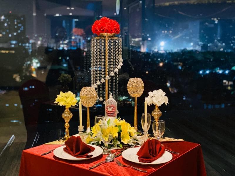 Makan malam di Bloomy Restaurant MG Setos Hotel akan membuat malam valentine-mu sangat berkesan. (Dokumentasi MG Setos Hotel)<br>