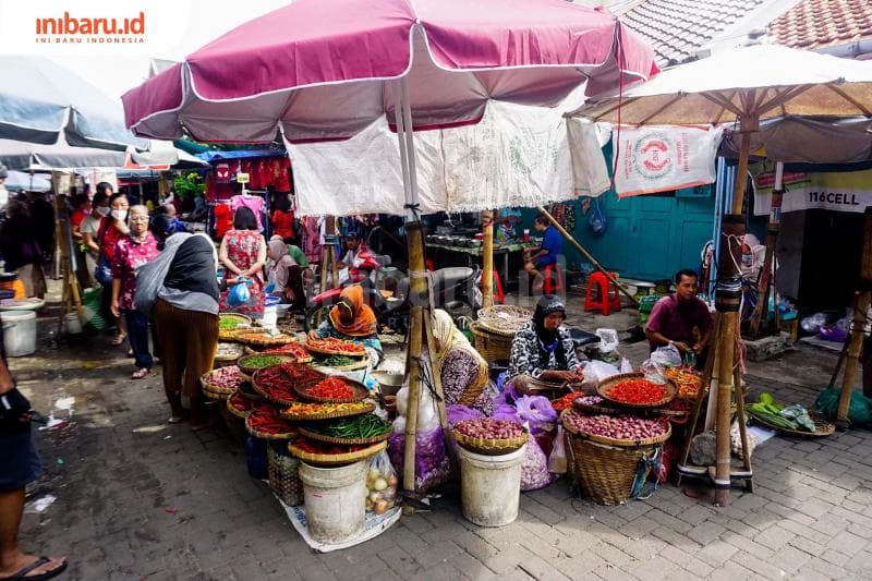 Saat motret pasar nggak harus izin, tapi perhatikan etika. (Inibaru.id/ Audrian F)