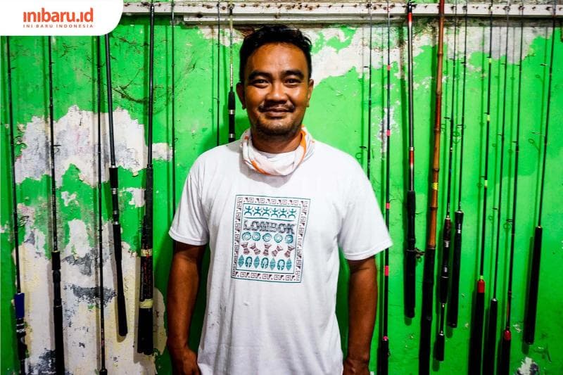 Yongki dan walesan bikinannya. (Inibaru.id/ Audrian F)<br>