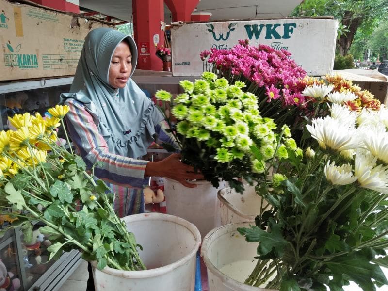 Selain mawar, krisan juga diminati di Hari Valentine. (Inibaru.id/ Issahani)