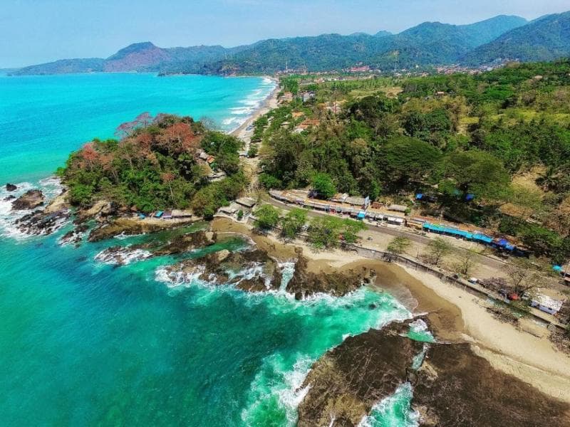 Pantai Karang Hawu Sukabumi. (Superadventure)