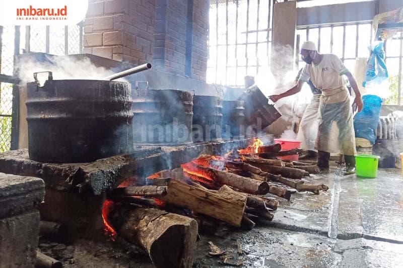 Potret proses pembuatan berbagai olahan kedelai.&nbsp;(Inibaru.id/ Zulfa Anisah)