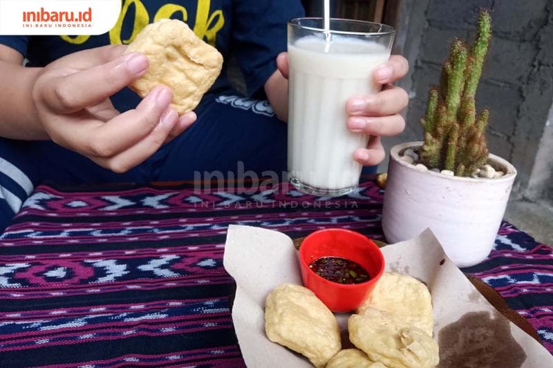 Menyediakan berbagai olahan kedelai.&nbsp;(Inibaru.id/ Zulfa Anisah)
