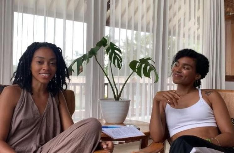 Kristen Gray (kanan) beberapa hari yang lalu jadi pelampiasan kemarahan warganet. (Mata-mata)<br>