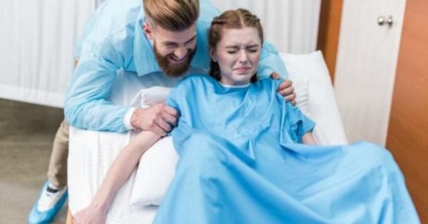 kamu perlu perhatikan posisimu saat melahirkan. (Shutterstock)