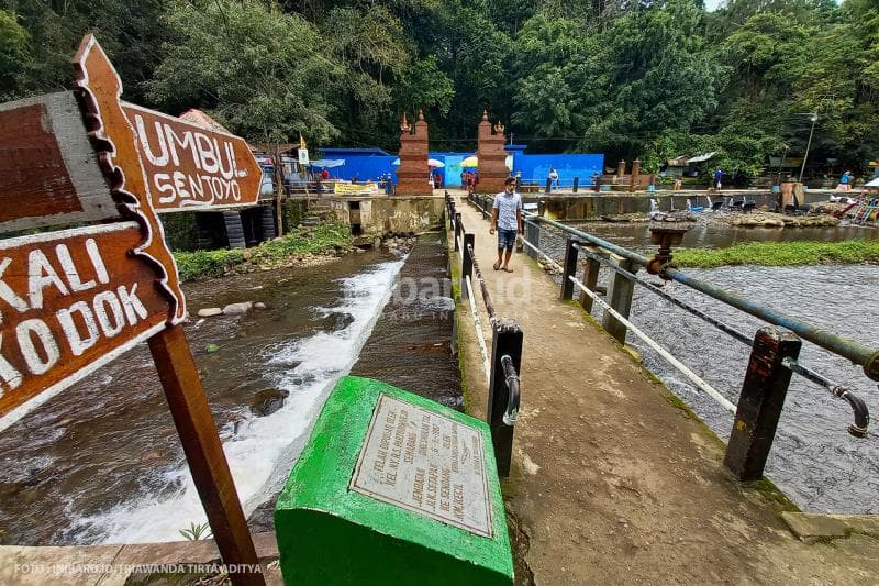 Sebelum masuk ke Umbul Senjoyo, kamu harus melewati jembatan ini dulu.<br>